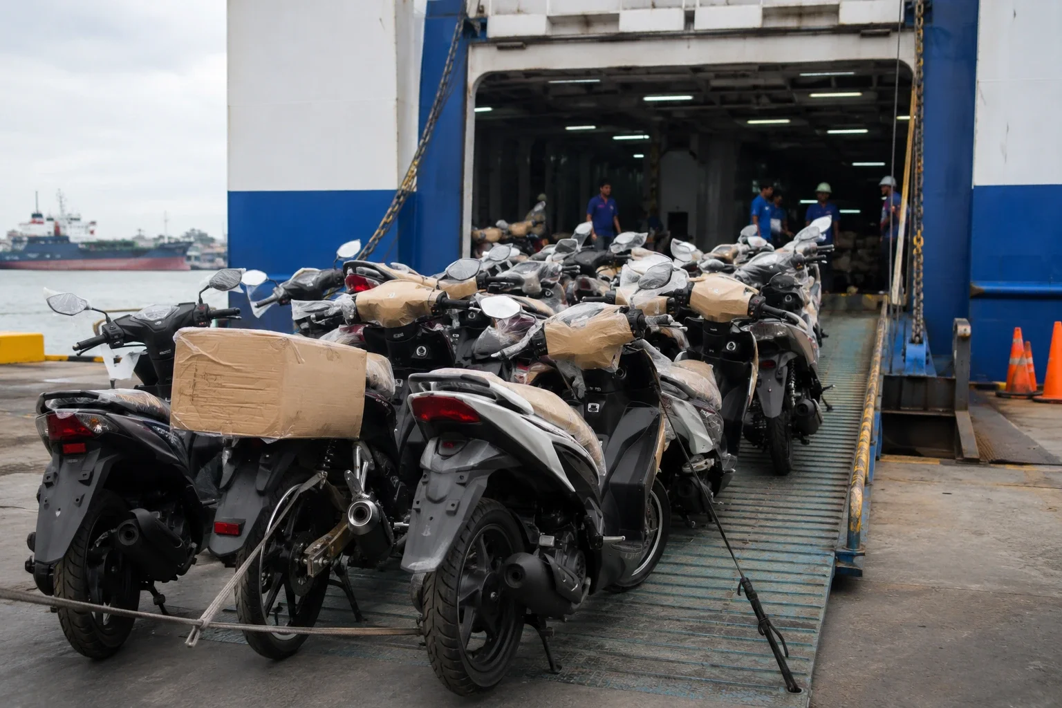 Pengiriman Motor ke Pulau Sumatra: Hal yang Perlu Diperhatikan Agar Aman dan Tepat Waktu Pendahuluan